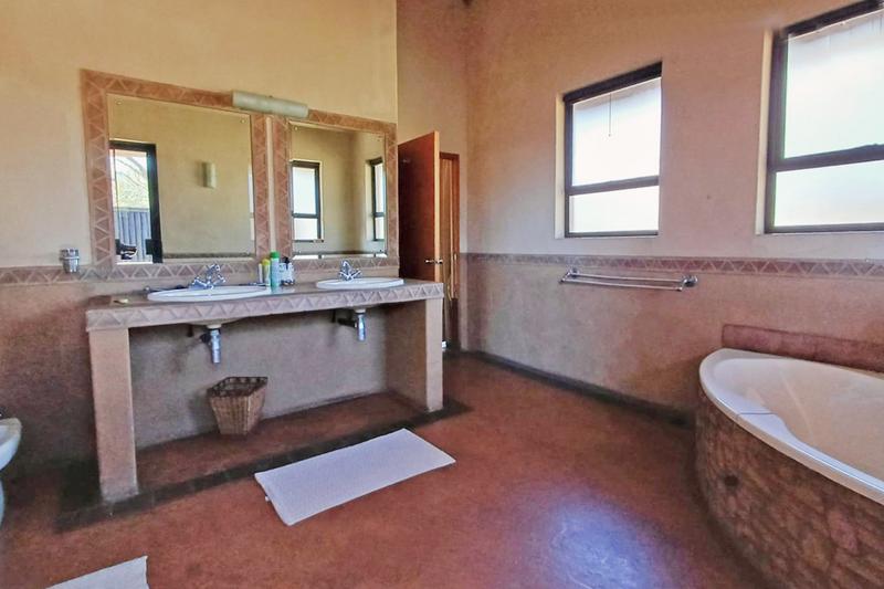 5 Bedroom Property for Sale in Vaalkop Dam North West